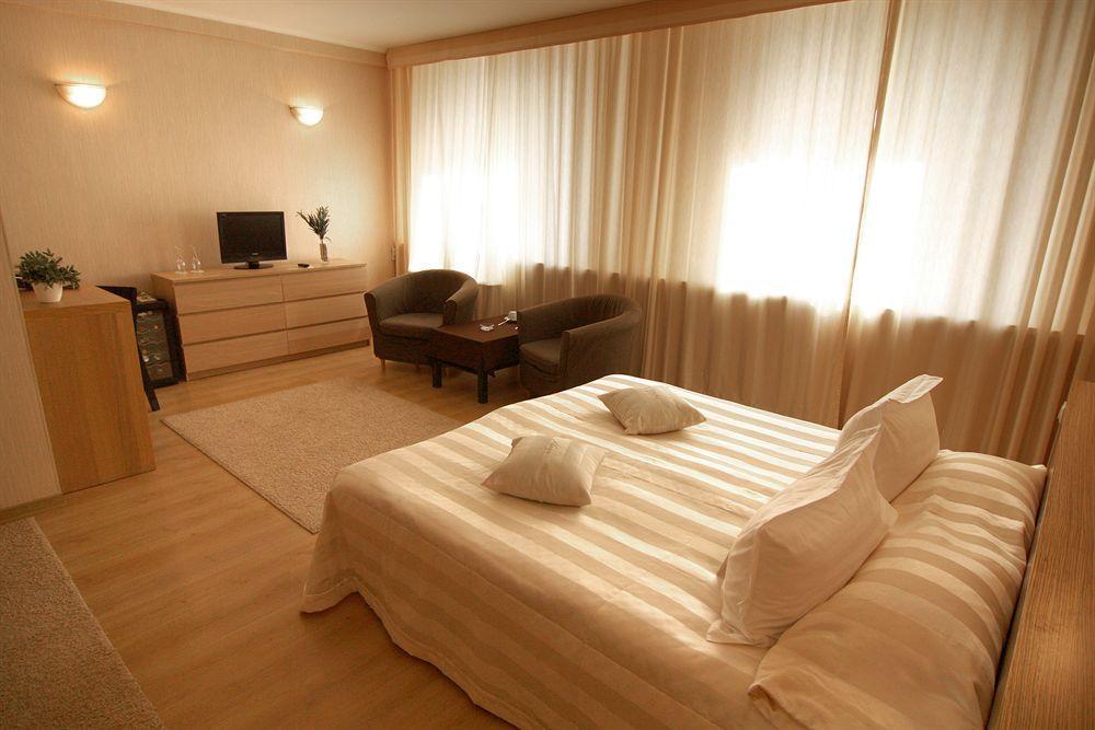 Аврора Wellness & Spa Hotel Čeljabinsk Esterno foto